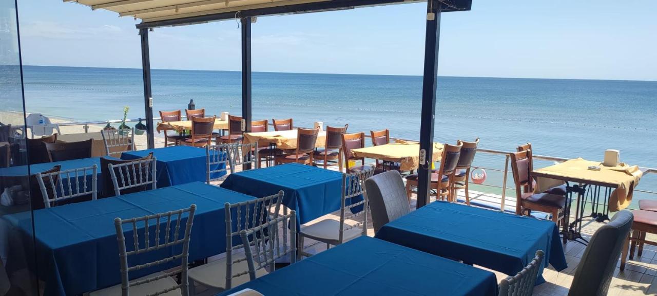 Deniz Hotel Kumburgaz ブユックチェクメジェ エクステリア 写真